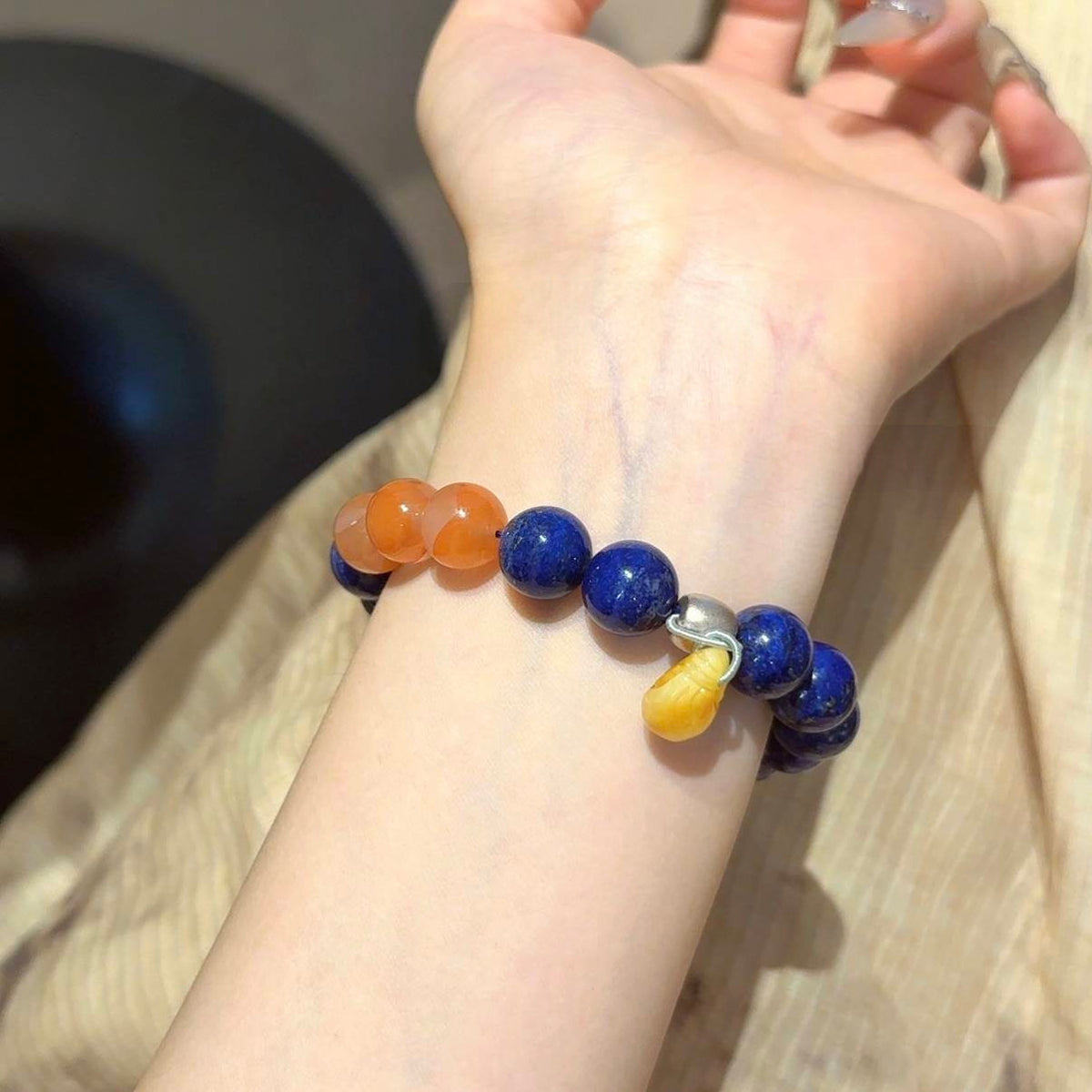 青金石南红玛瑙蜜蜡手串