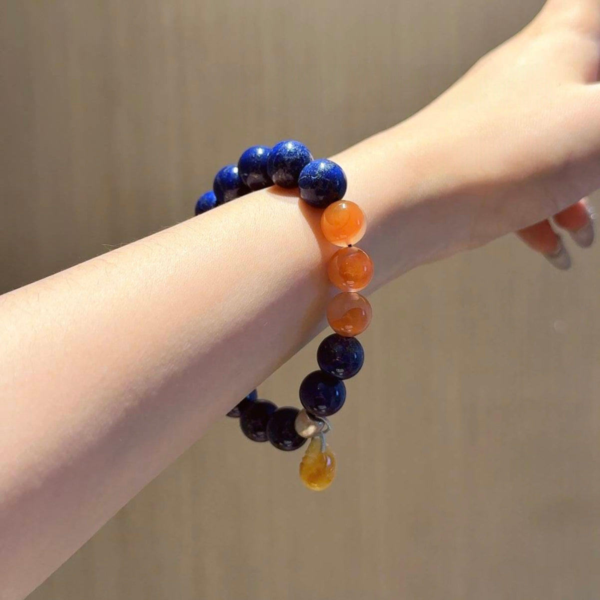 青金石南红玛瑙蜜蜡手串