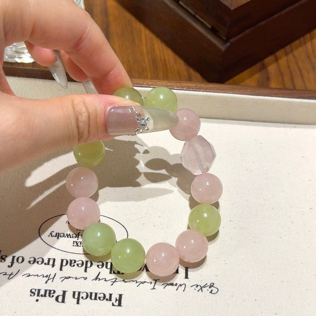 岫玉粉水晶随形手串