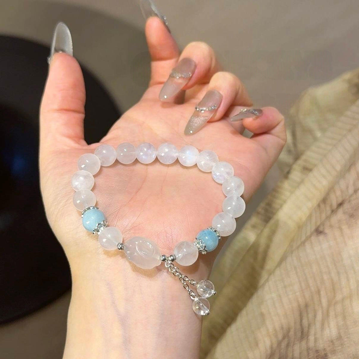 蓝月光海蓝宝白玛瑙兔子手串