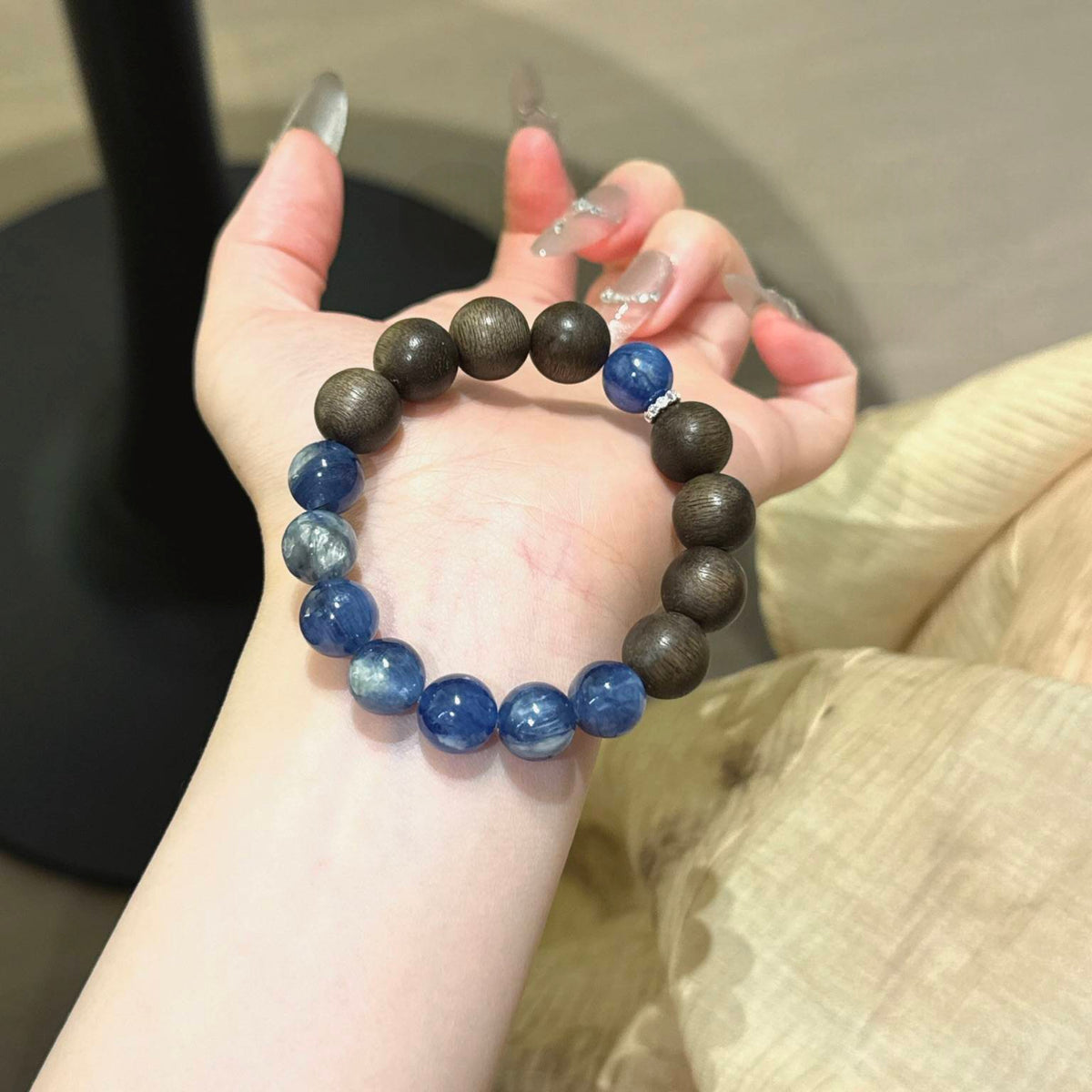 蓝晶石沉香手串